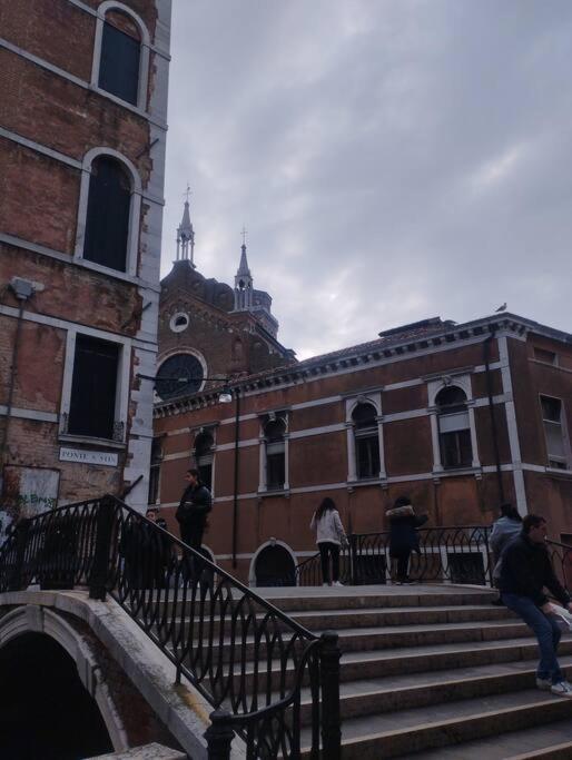 شقة Stin House Basilica Dei Frari البندقية المظهر الخارجي الصورة
